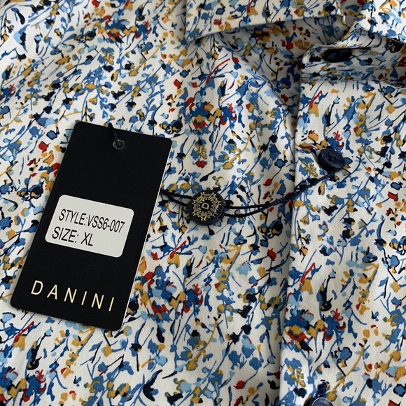 Danini NEW mens shirt in XL in print. Buttons down shirt. Blue buttons. - Picture 11 of 11